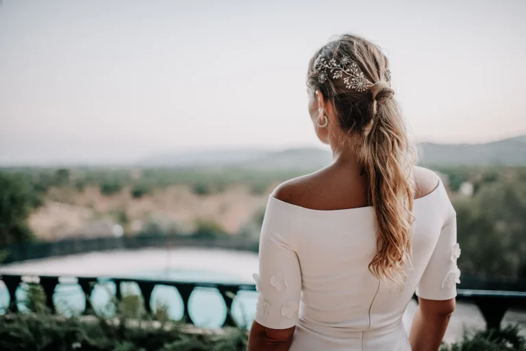 Recogido de novia con pieza dorada