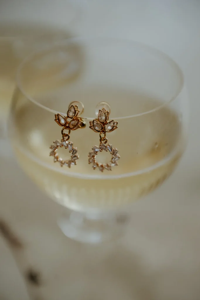 Pendientes dorados de flor