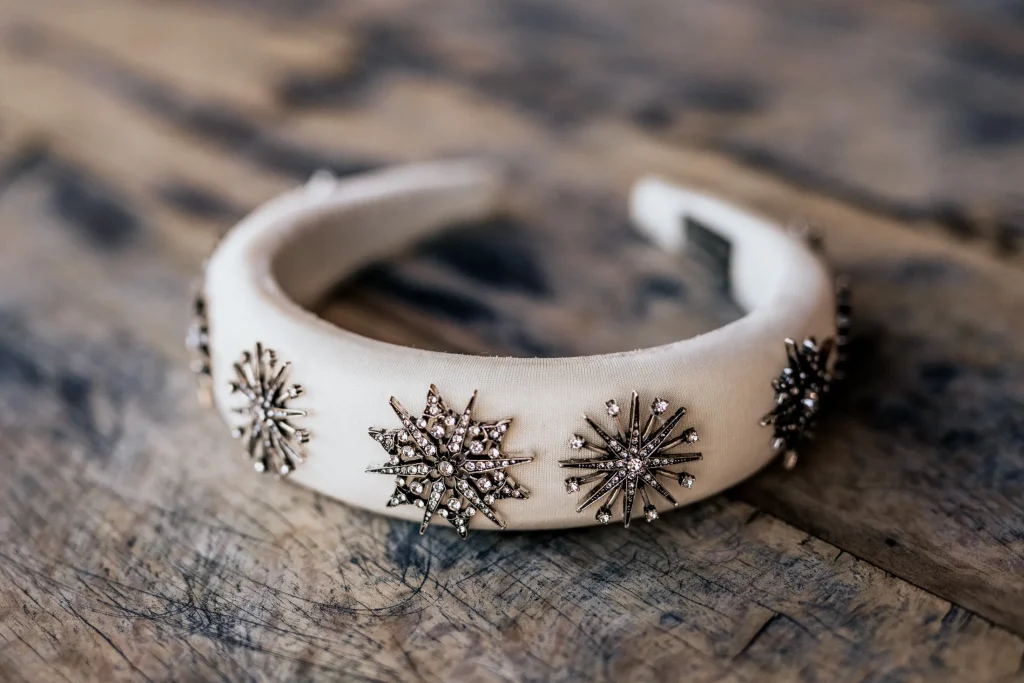 Pulsera de latón con flores